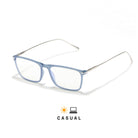 Lunettes anti lumière bleue rectangulaires bleues avec branches argentées et verres transparents sur fond blanc