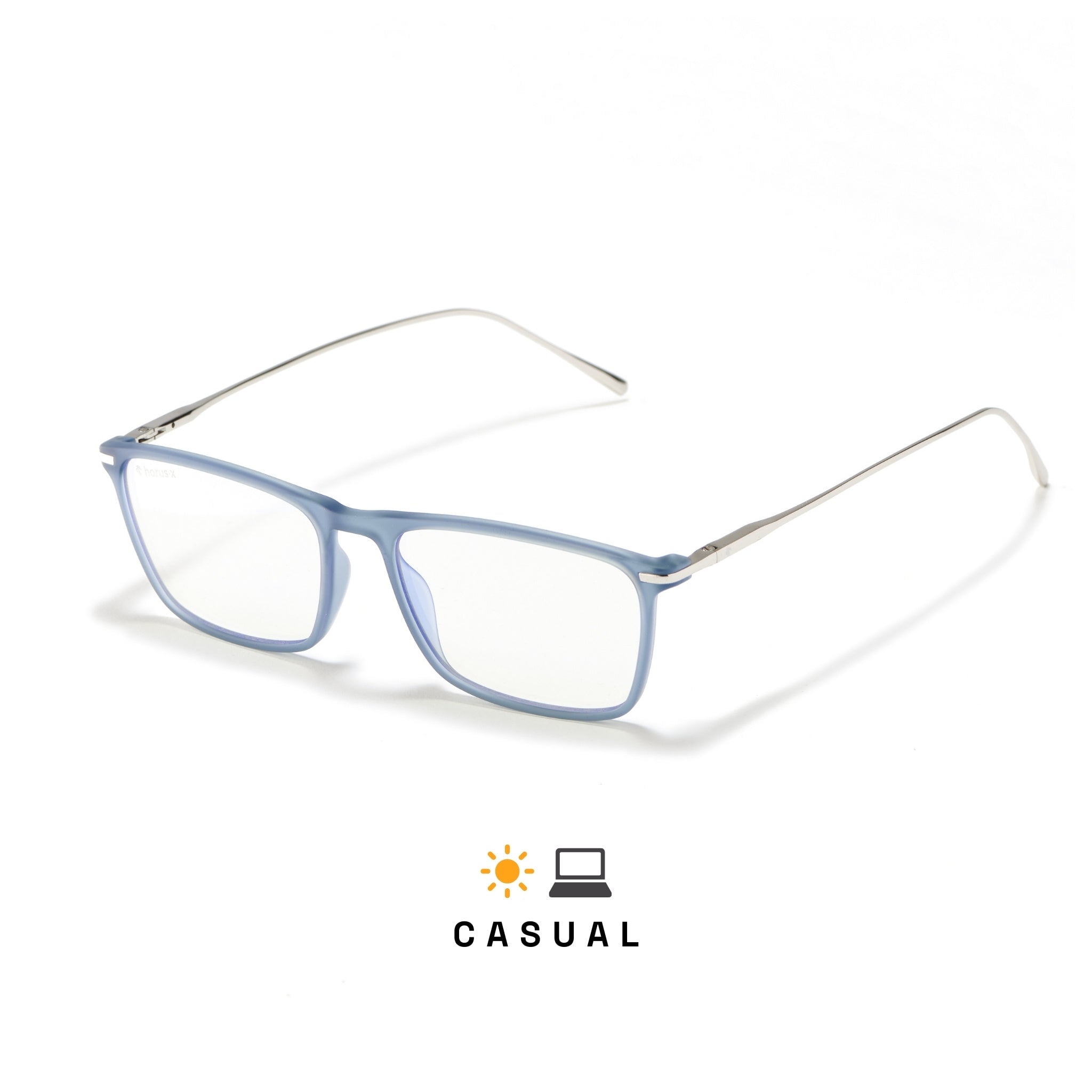 Lunettes anti lumière bleue rectangulaires bleues avec branches argentées et verres transparents sur fond blanc